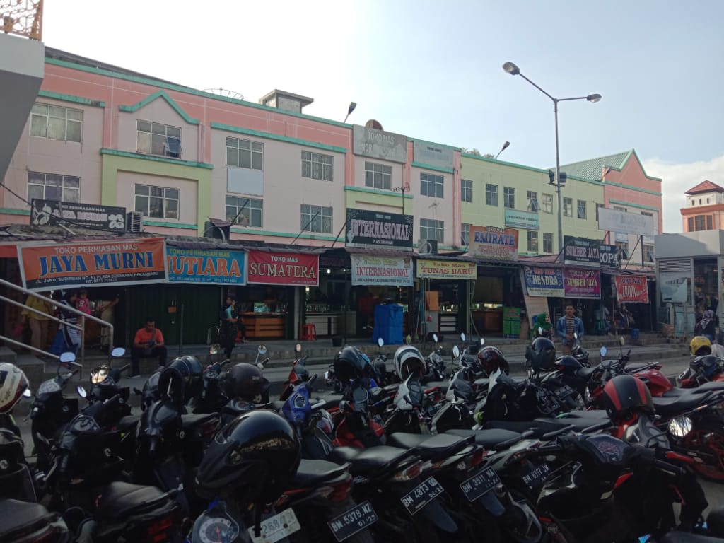 Malam Ini Aliran Listrik Diputus, Baru 45 Pedagang Kosongkan TPS di Kawasan Sukaramai